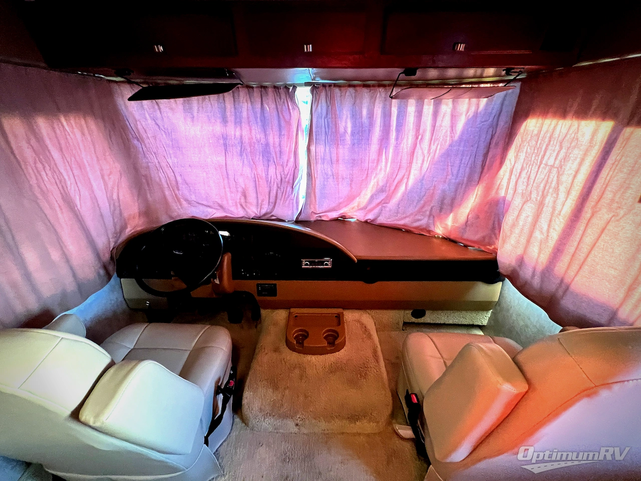 2014 Winnebago Sunstar 31KE Photo 6