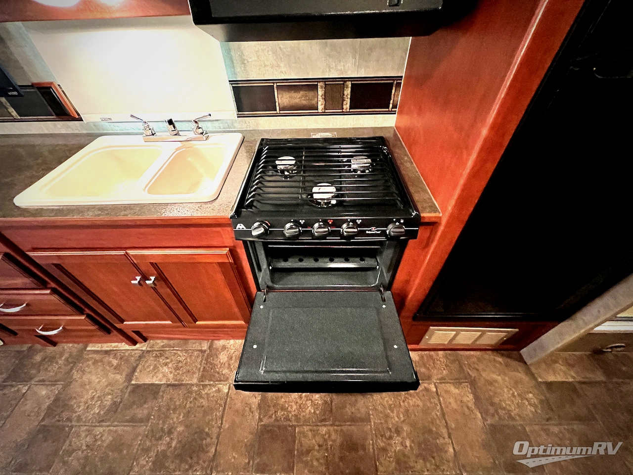 2014 Winnebago Sunstar 31KE Photo 13