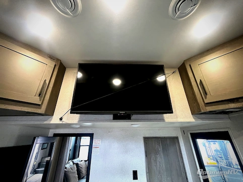 2021 Keystone Raptor 429 RV Photo 4
