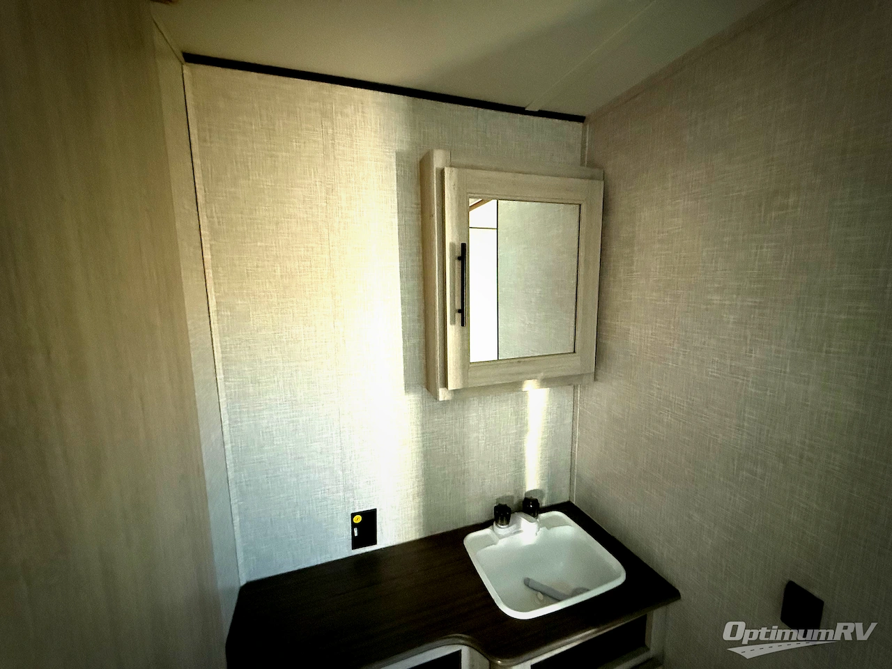 2023 CrossRoads Zinger Lite ZR259FL Photo 13