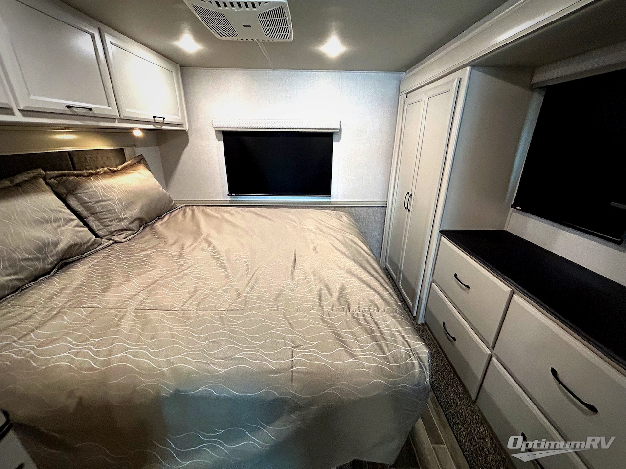 2025 Holiday Rambler Admiral 29M Photo 17