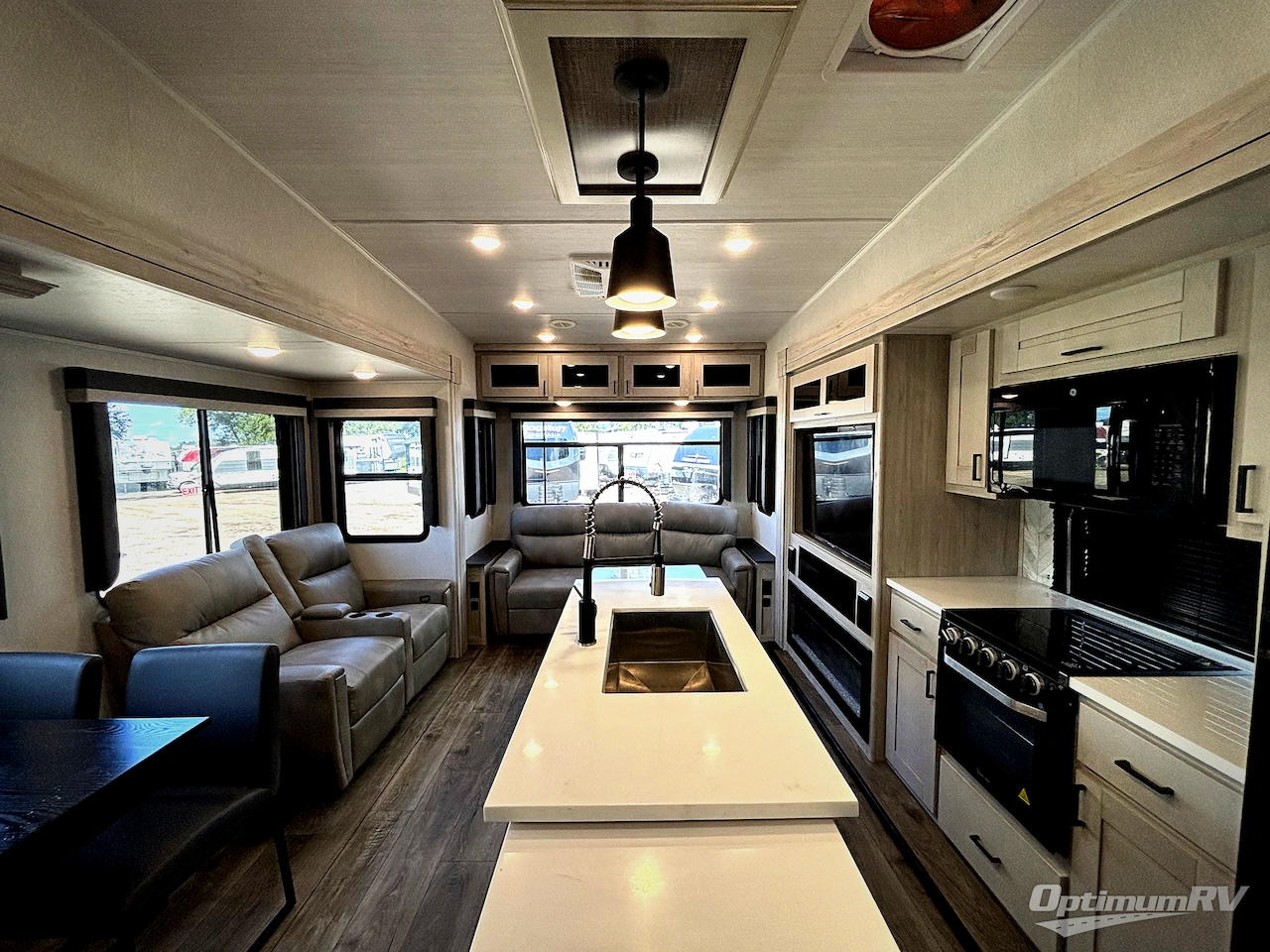 2024 East To West Tandara 320RL Photo 4