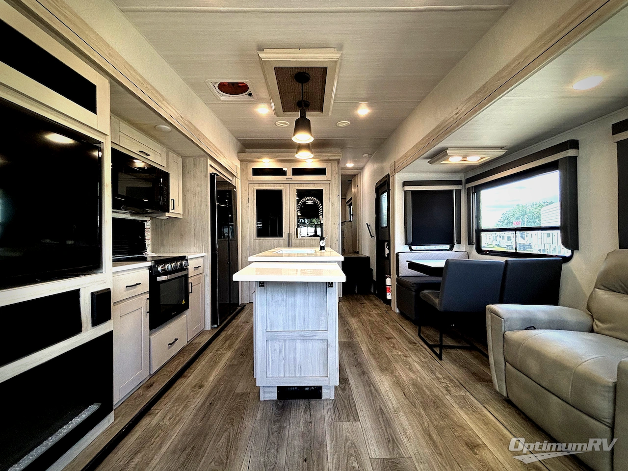 2024 East To West Tandara 320RL Photo 5