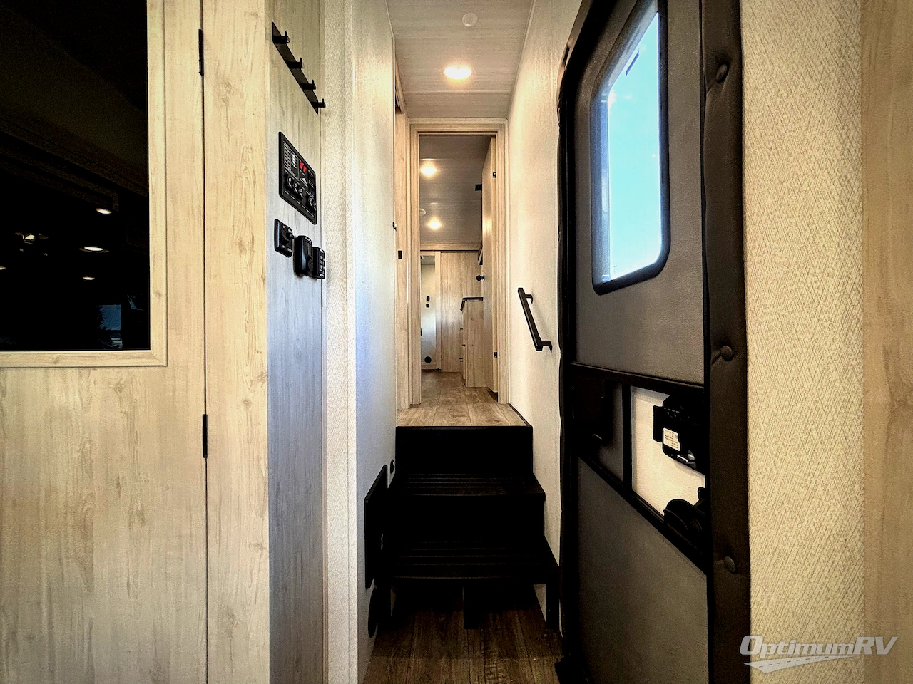 2024 East To West Tandara 320RL Photo 6