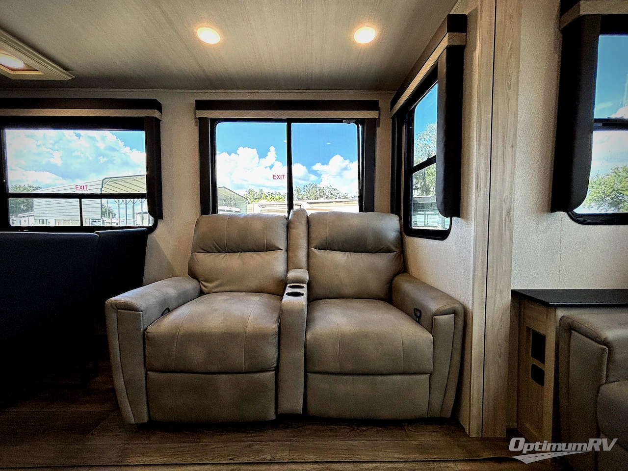 2024 East To West Tandara 320RL Photo 13