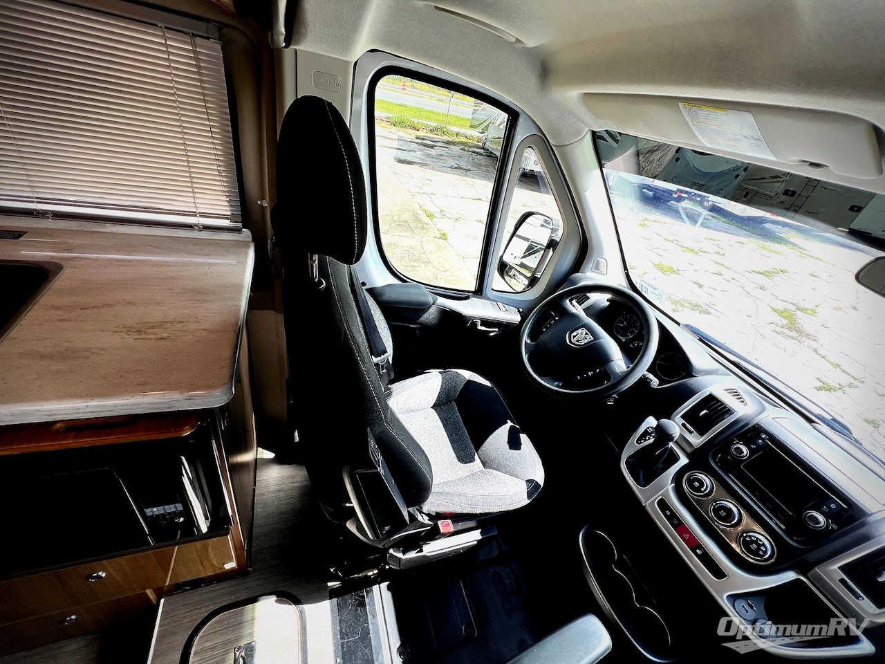 2017 Winnebago Travato 59K Photo 7