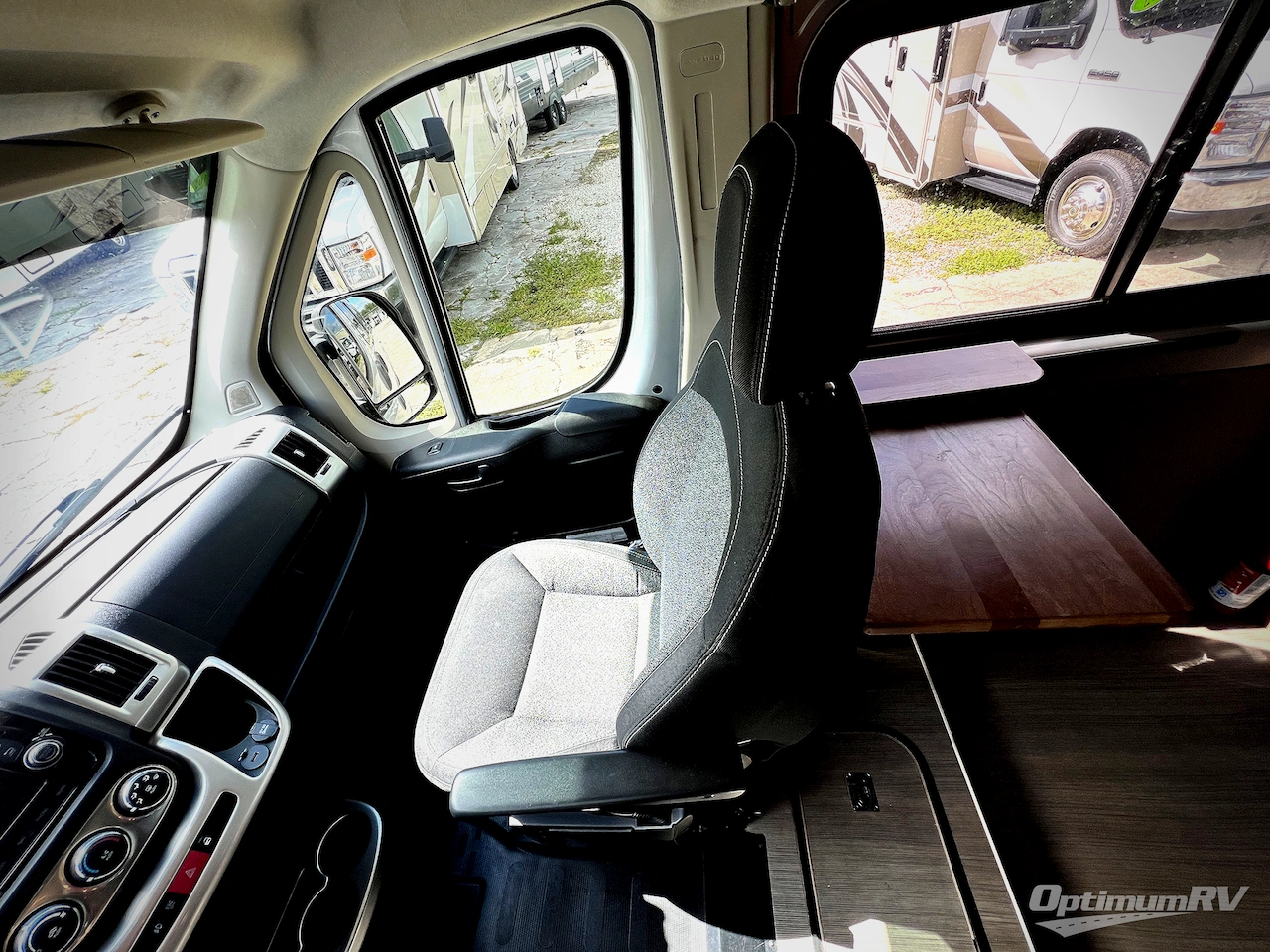 2017 Winnebago Travato 59K Photo 8