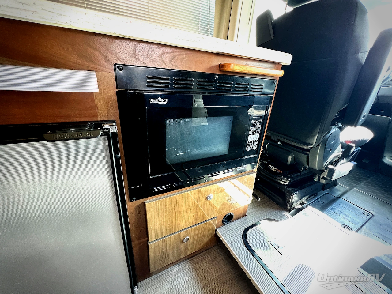 2017 Winnebago Travato 59K Photo 14