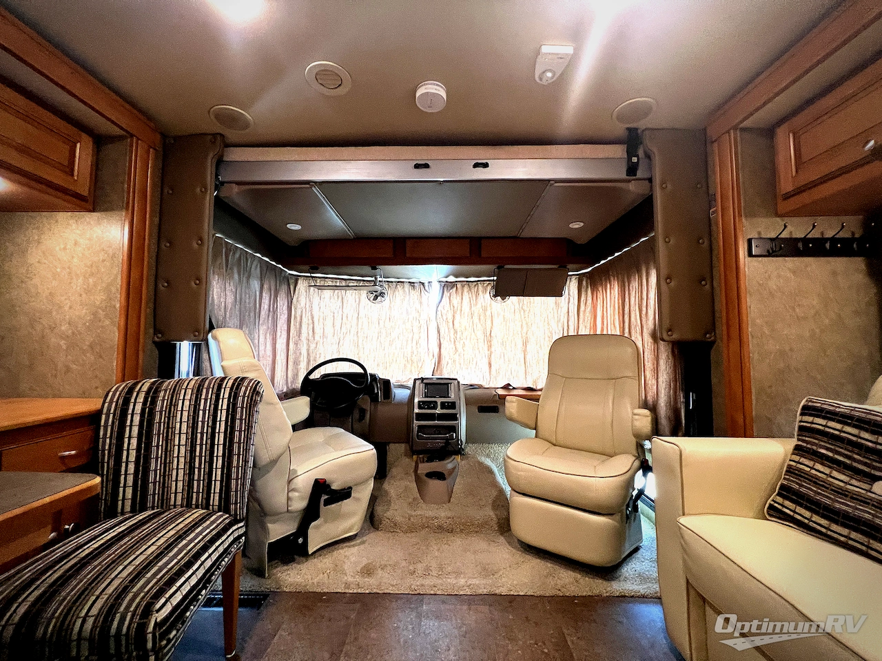2016 Itasca Sunstar LX 30T Photo 6