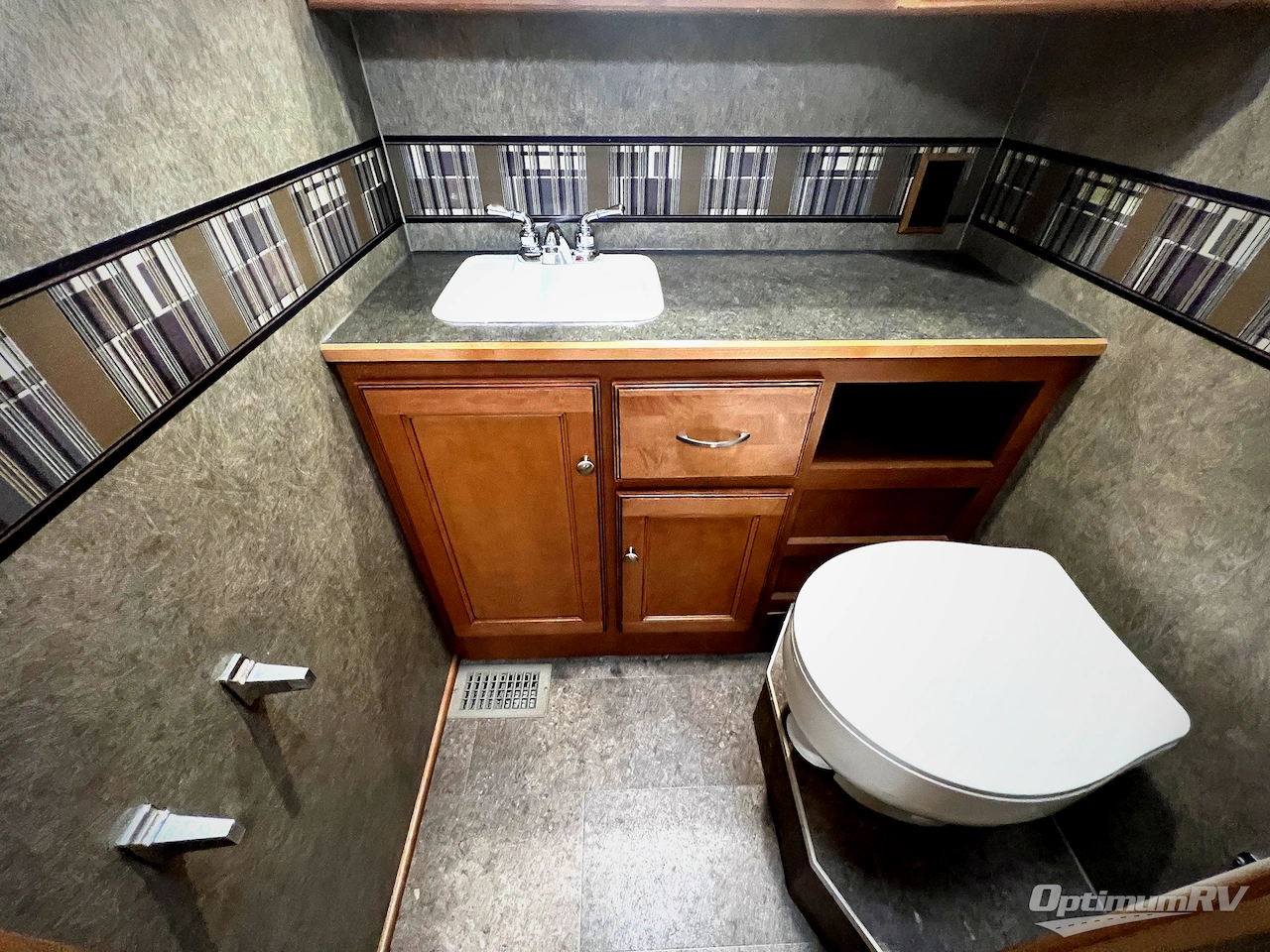 2016 Itasca Sunstar LX 30T Photo 24