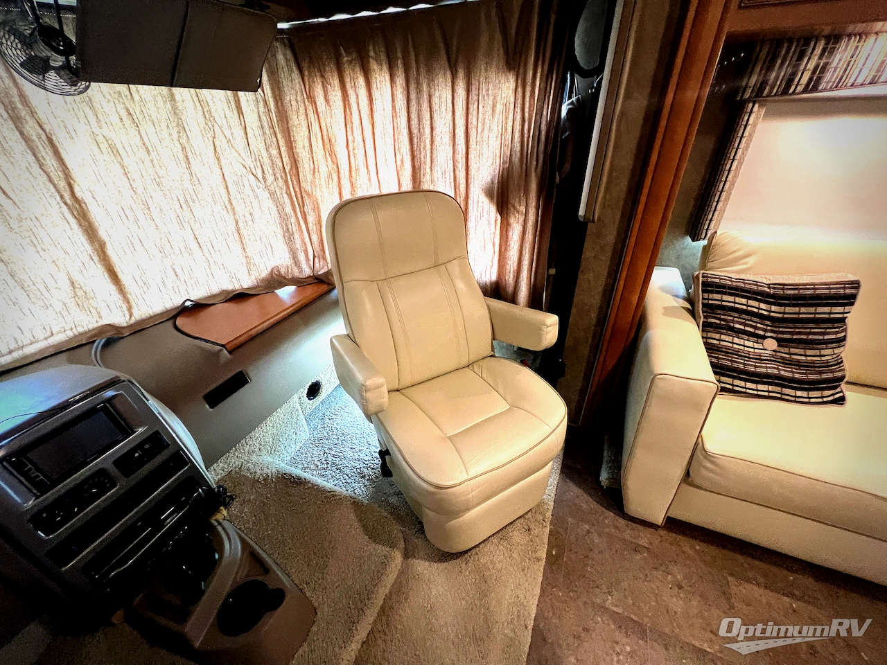 2016 Itasca Sunstar LX 30T Photo 9