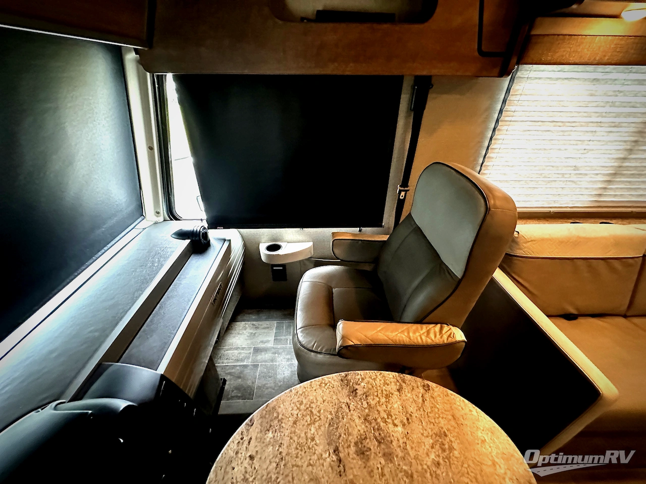 2018 Winnebago Intent 31P Photo 5