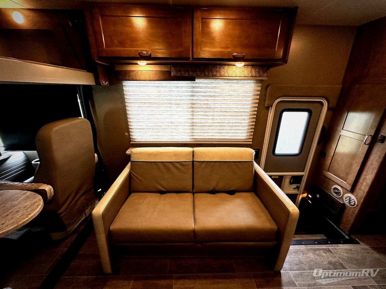 2018 Winnebago Intent 31P Photo 10