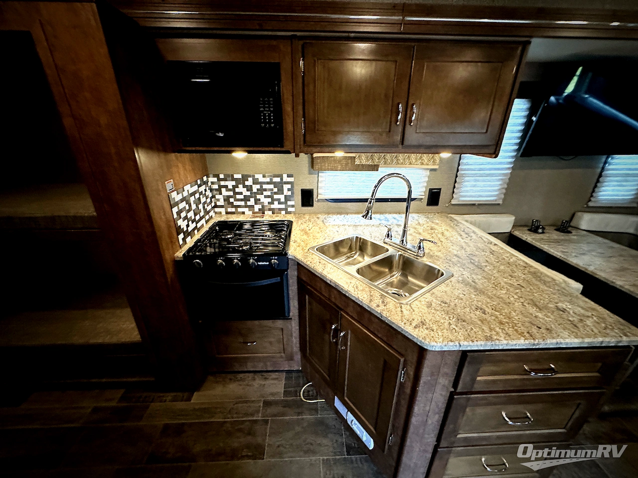 2018 Winnebago Intent 31P Photo 14