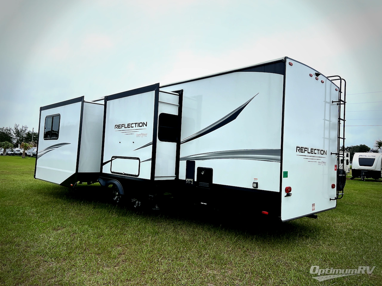2025 Grand Design Reflection 322FKTS Photo 2