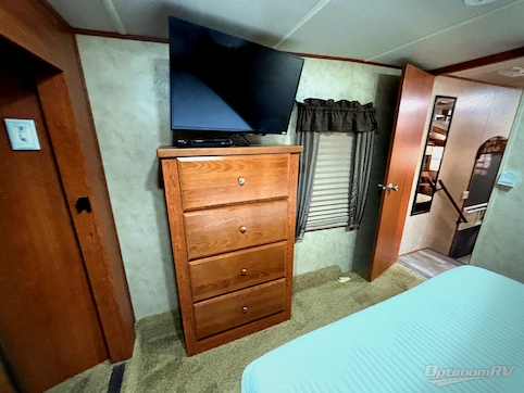 2012 Forest River Cedar Creek Silverback 29RE RV Photo 3