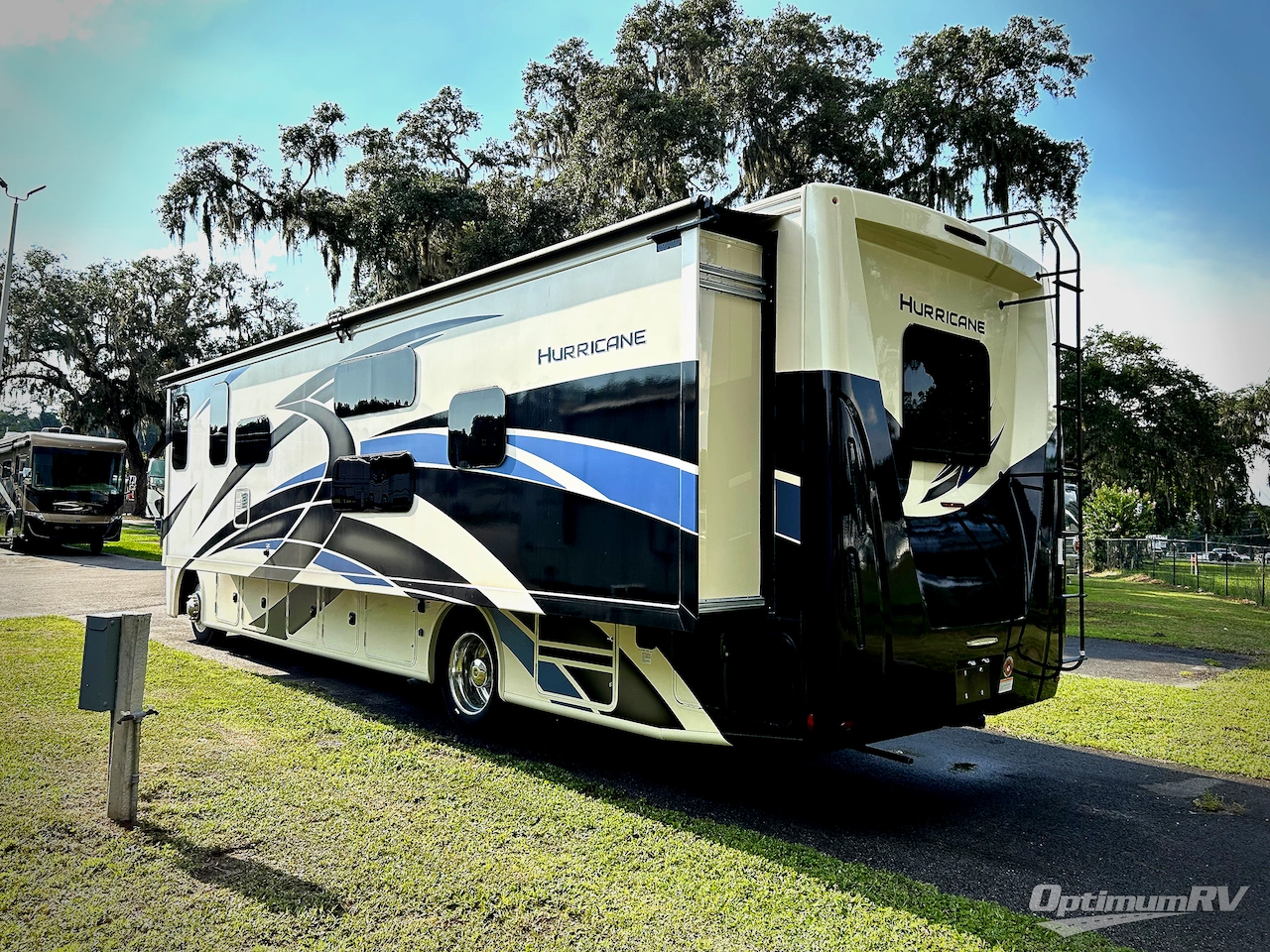2021 Thor Hurricane 34J Photo 3