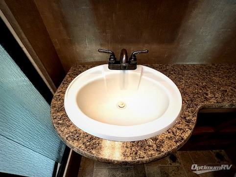 2014 Thor Hurricane 34E RV Photo 4