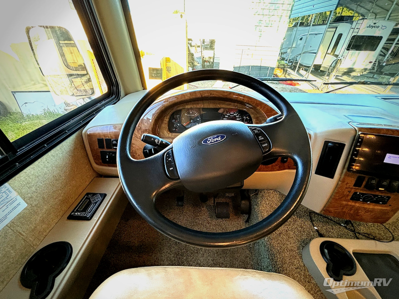 2014 Thor Hurricane 34E Photo 7