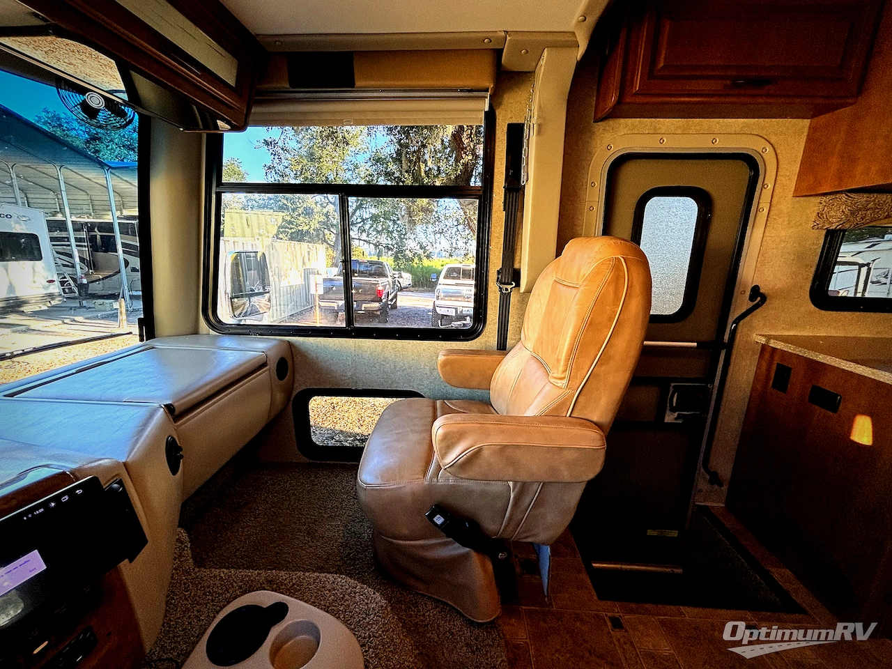 2014 Thor Hurricane 34E Photo 8