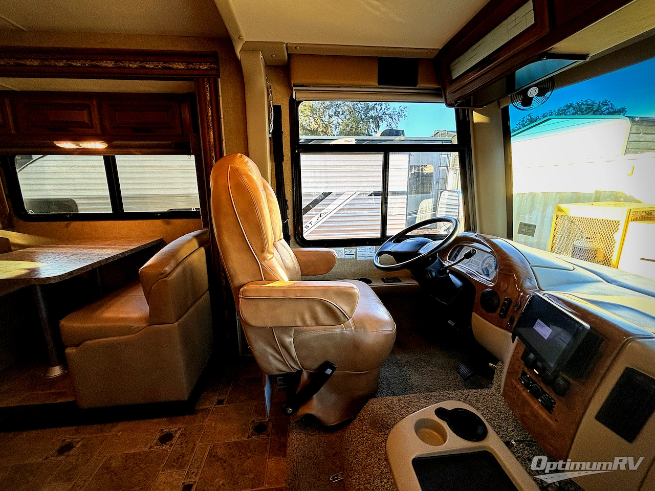 2014 Thor Hurricane 34E Photo 9