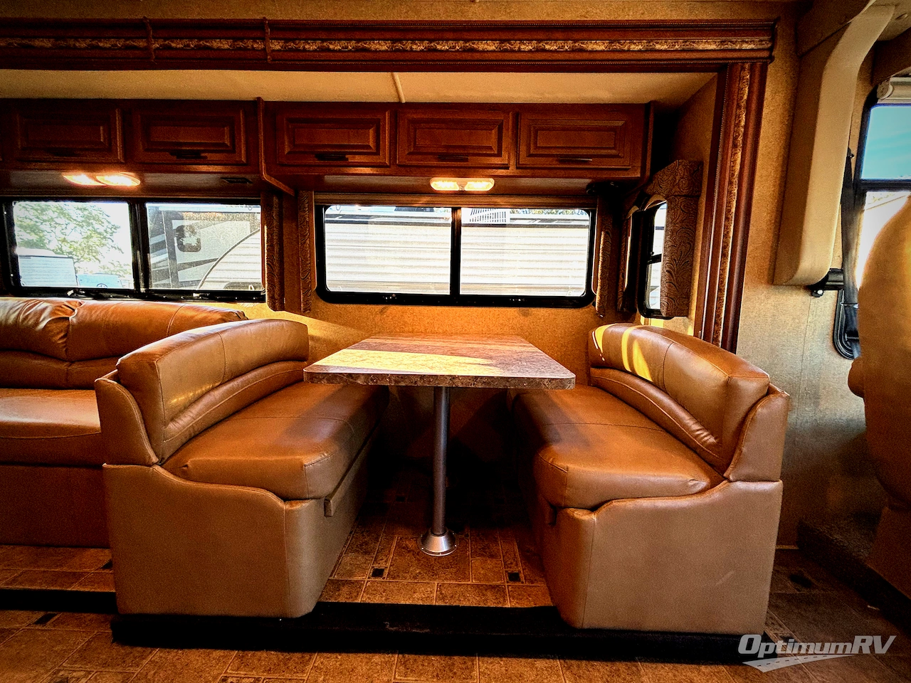 2014 Thor Hurricane 34E Photo 10