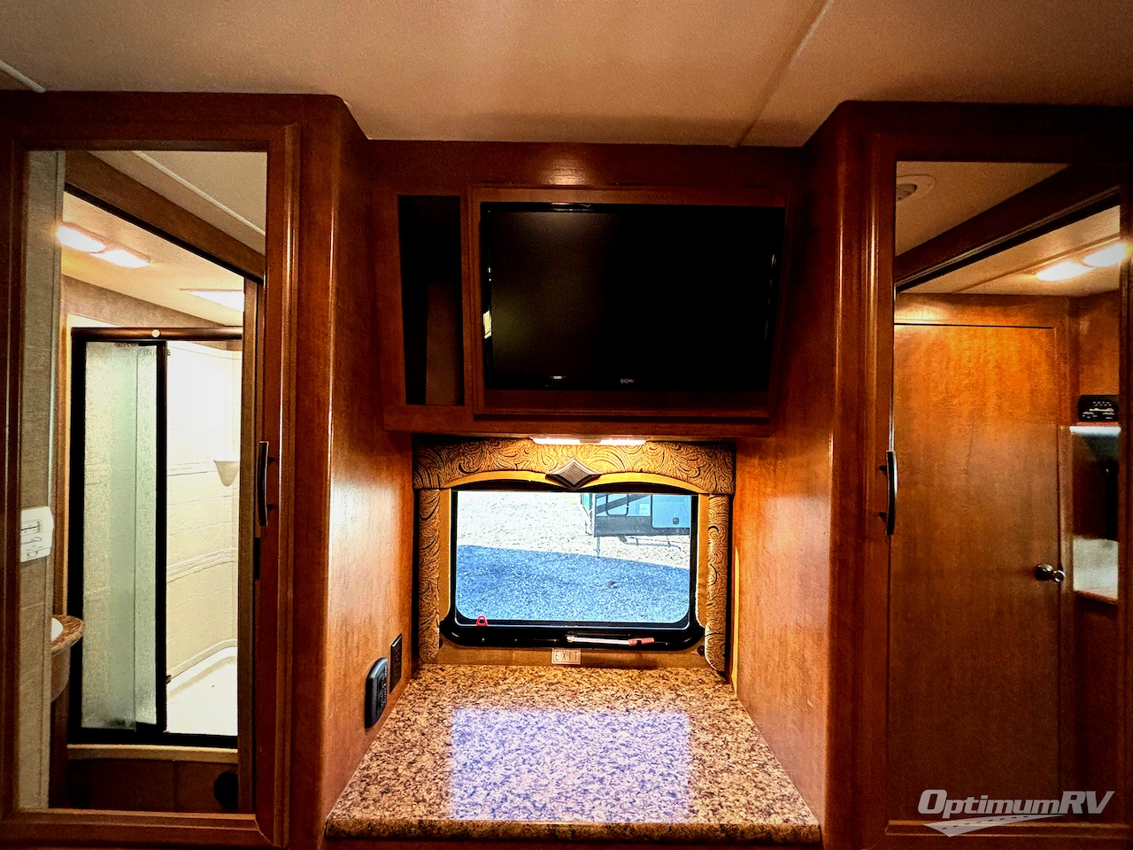 2014 Thor Hurricane 34E Photo 12