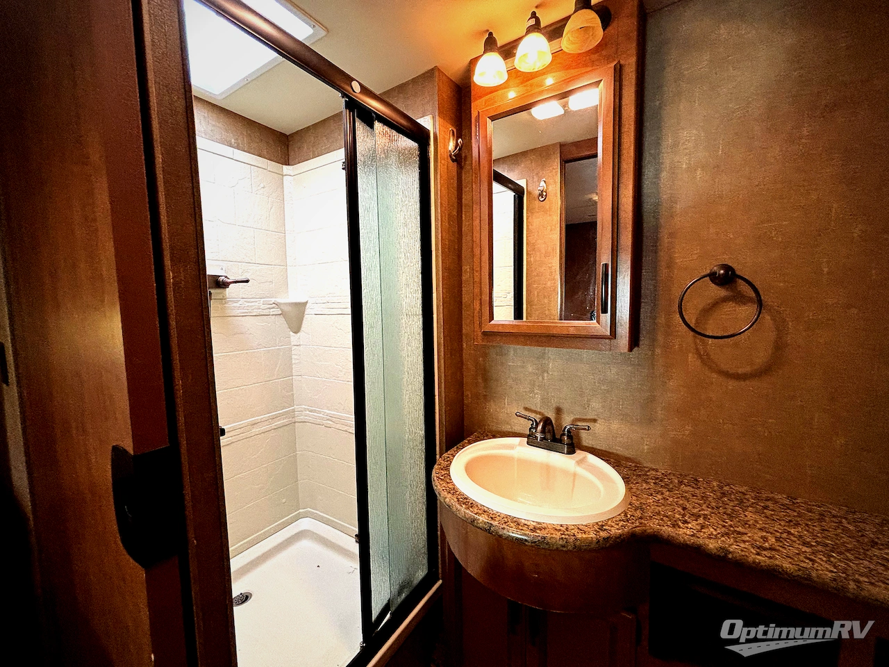 2014 Thor Hurricane 34E Photo 14