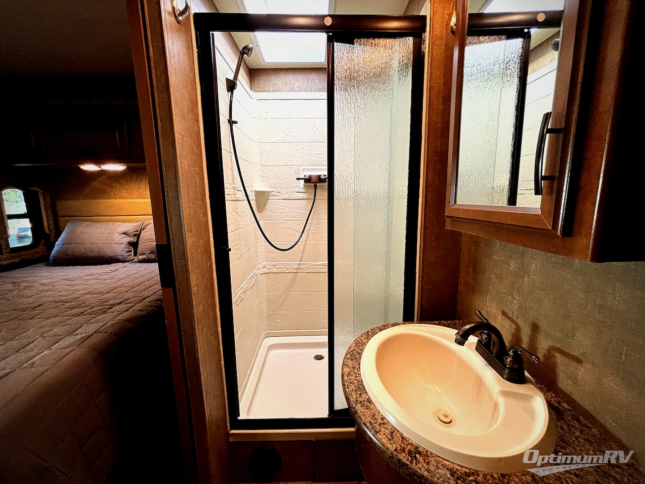 2014 Thor Hurricane 34E Photo 15