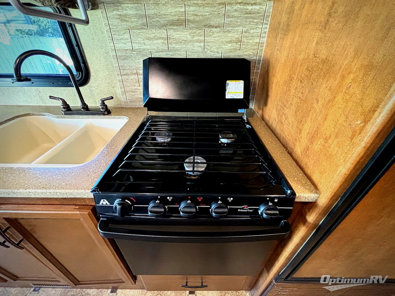 2014 Thor Hurricane 34E Photo 18