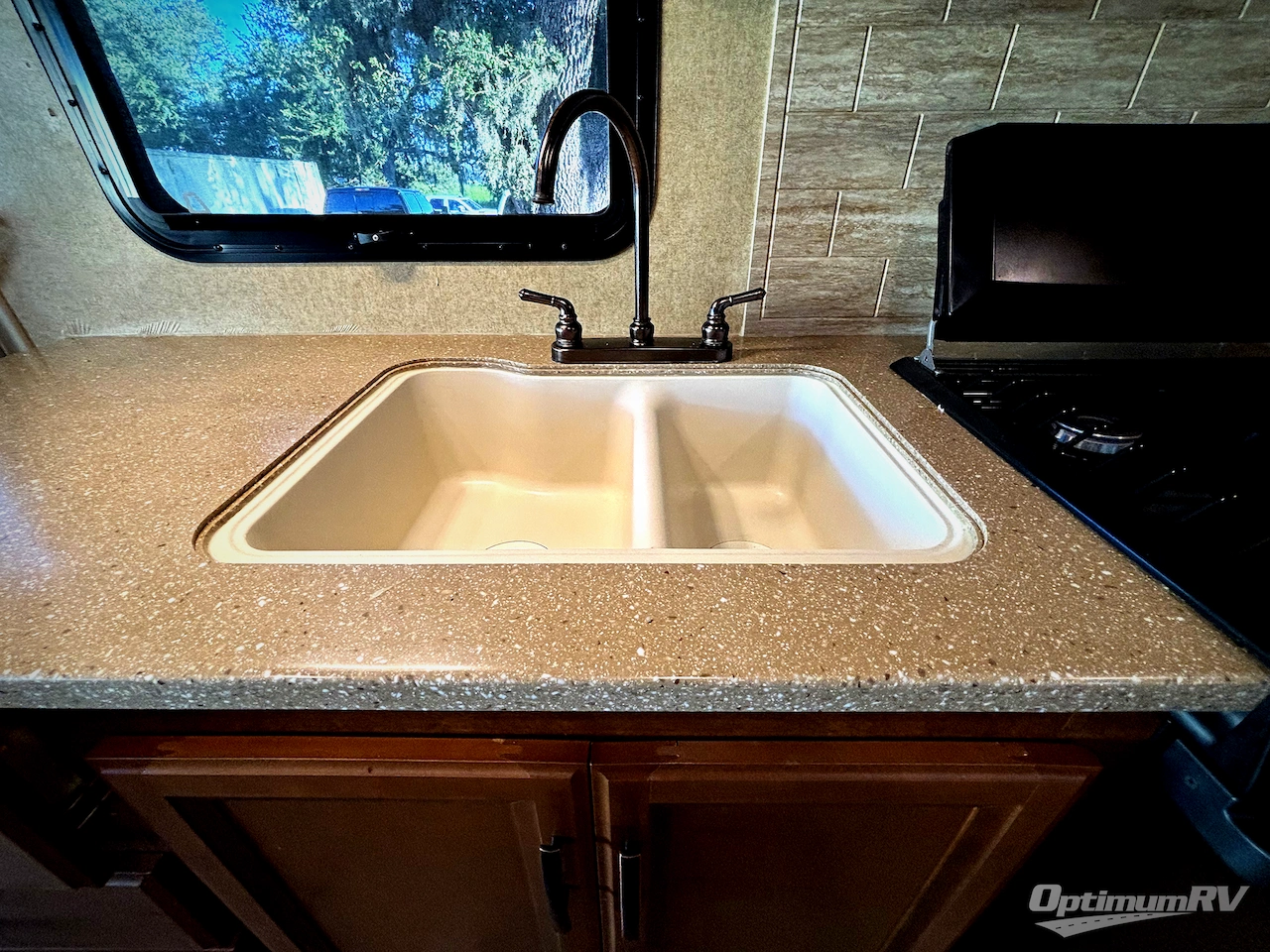 2014 Thor Hurricane 34E Photo 19