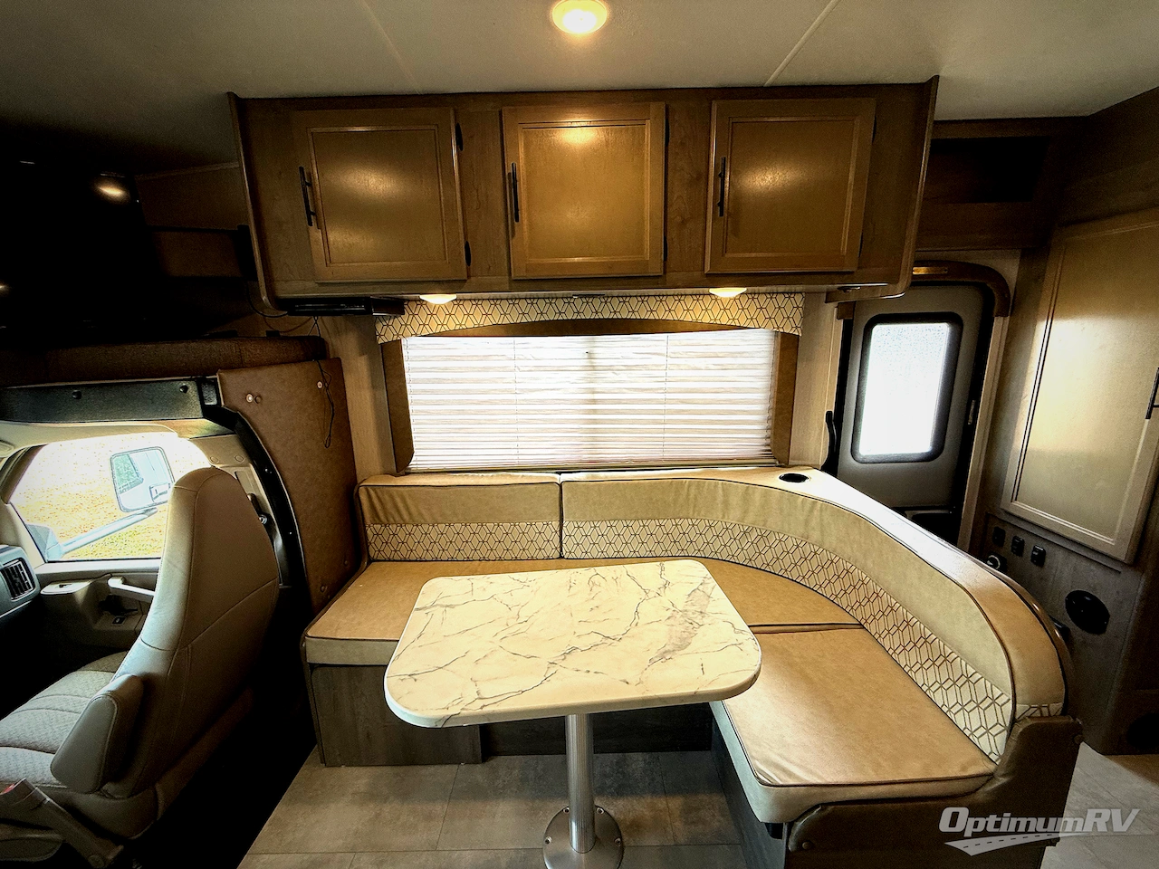 2020 Coachmen Freelander 26DS Ford 450 Photo 5