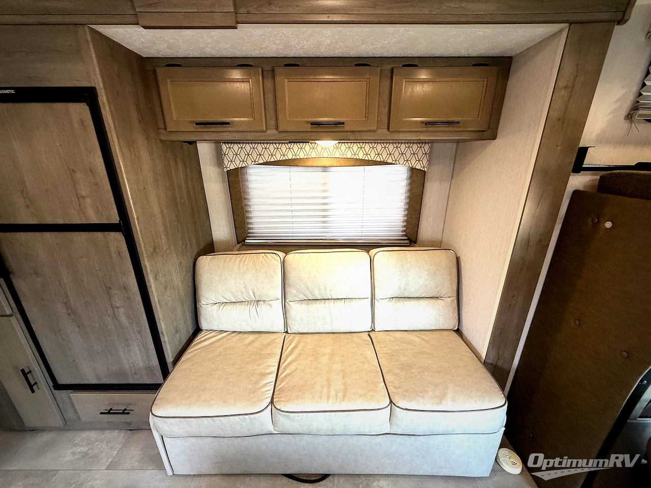 2020 Coachmen Freelander 26DS Ford 450 Photo 6