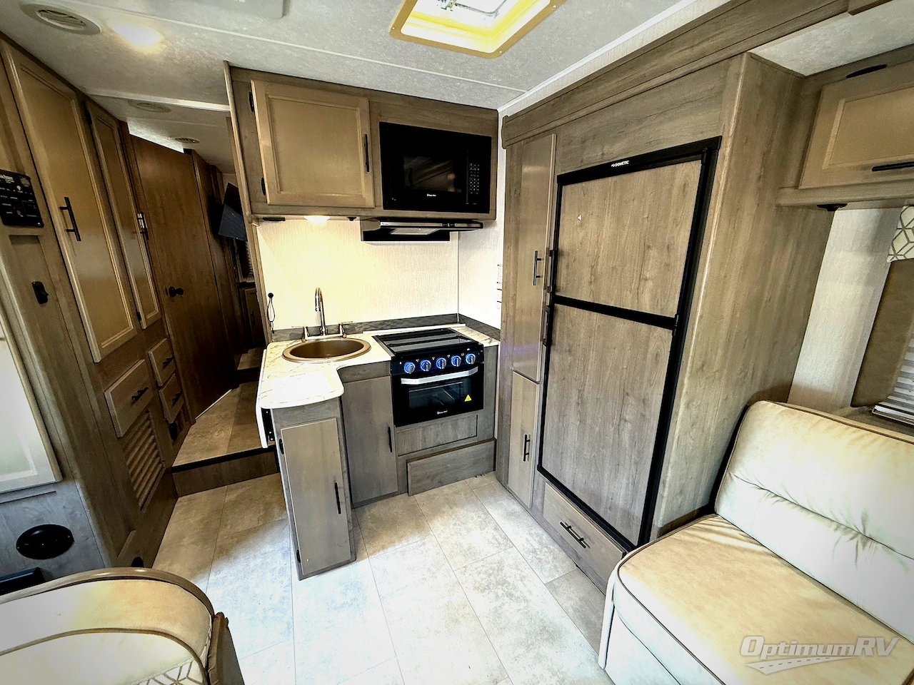 2020 Coachmen Freelander 26DS Ford 450 Photo 7