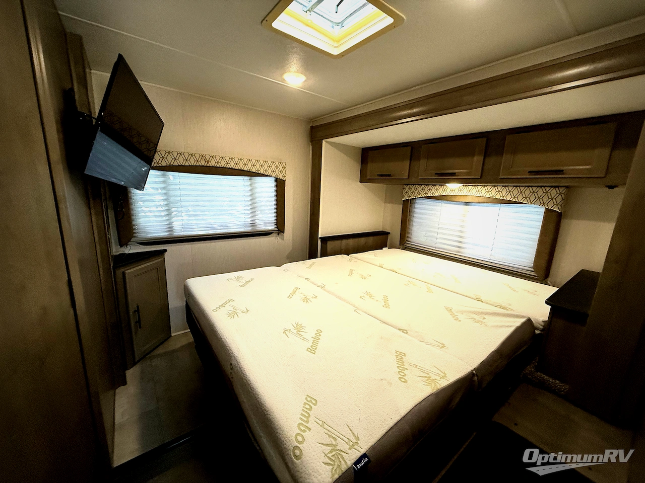 2020 Coachmen Freelander 26DS Ford 450 Photo 11
