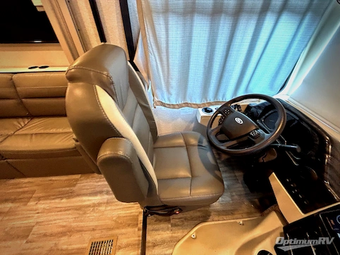 2023 Thor Luminate CC35 RV Photo 2