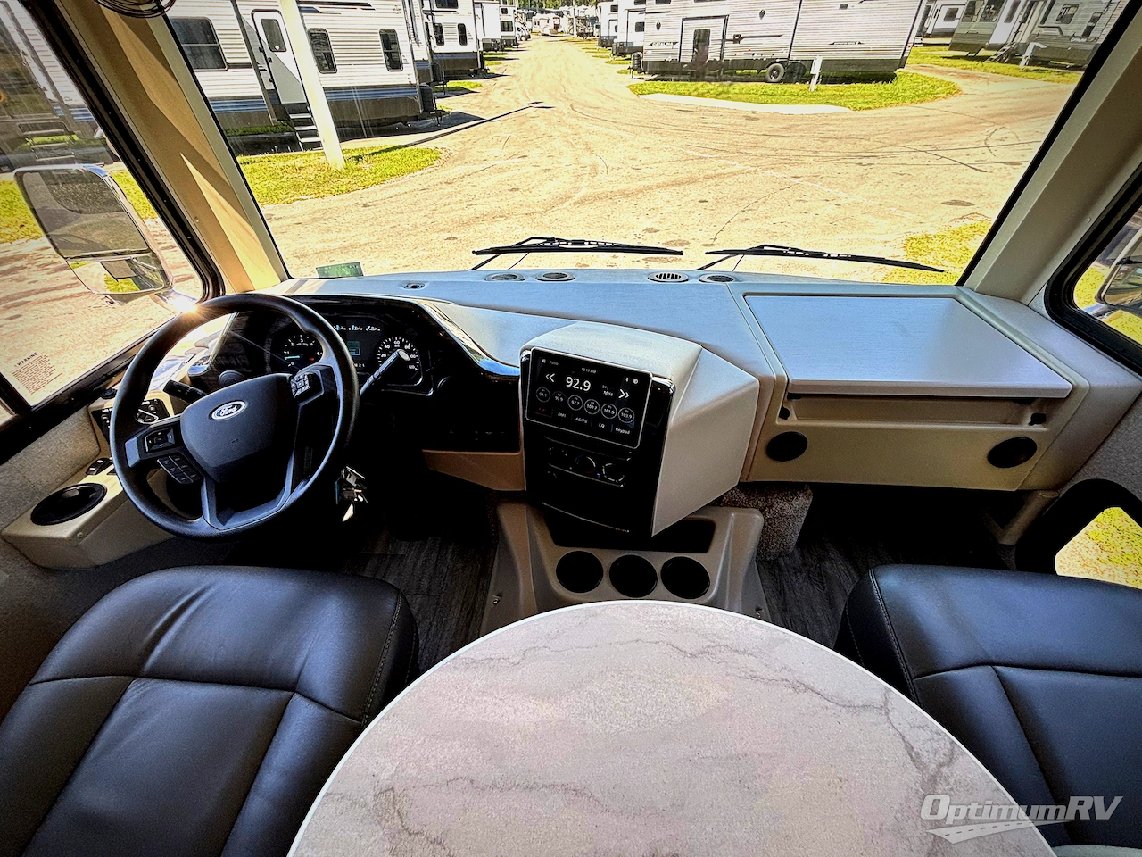 2023 Thor Luminate CC35 Photo 8