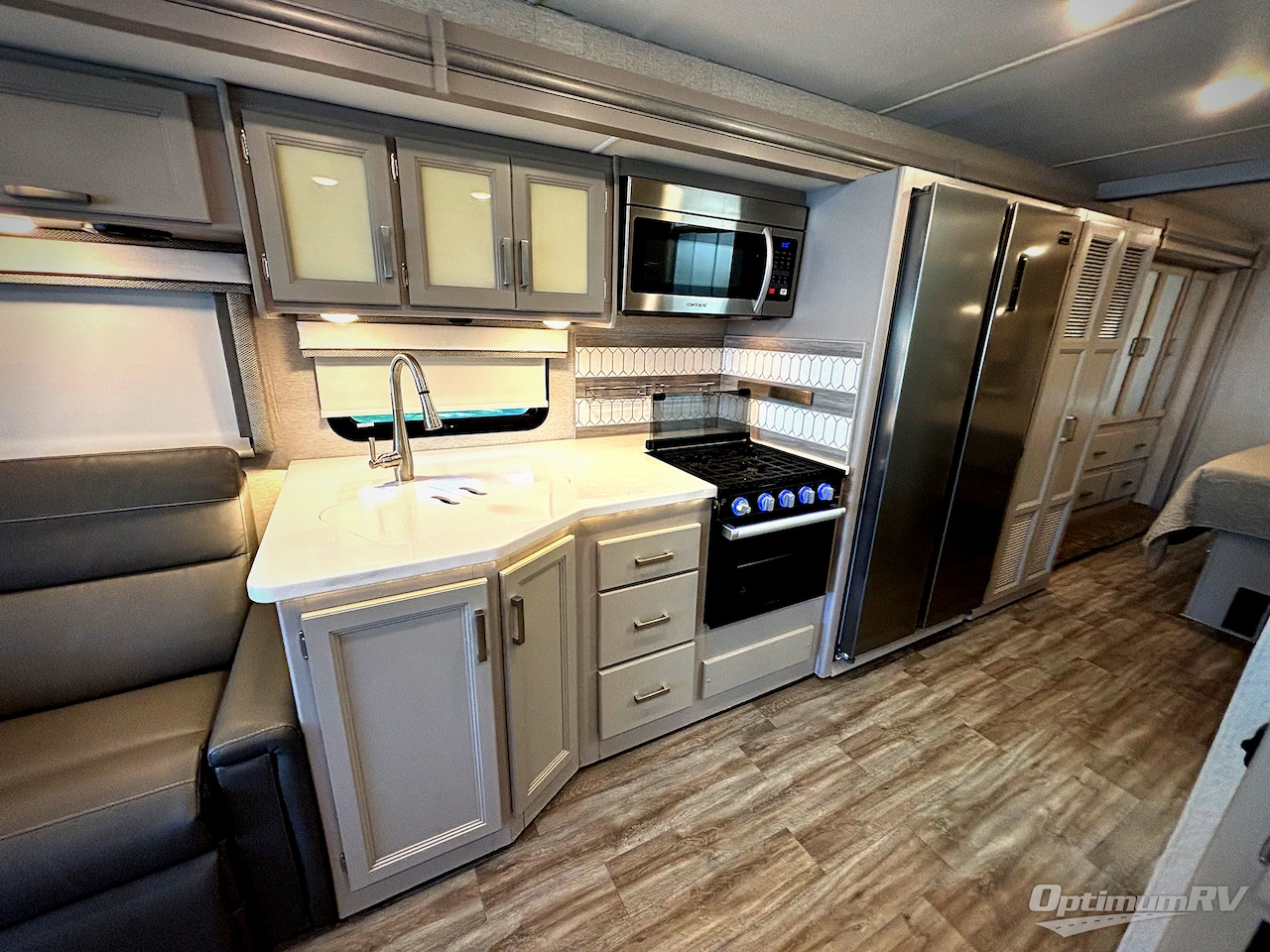 2023 Thor Luminate CC35 Photo 14