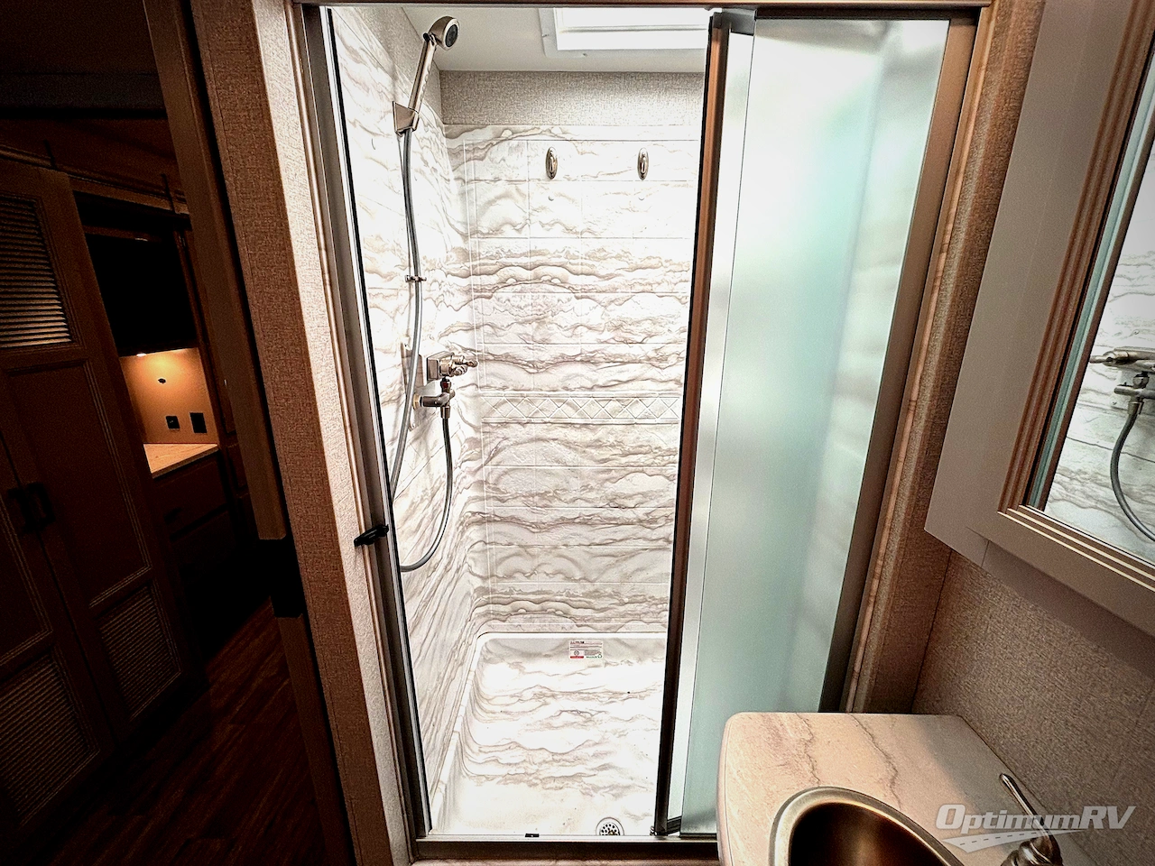 2023 Thor Luminate CC35 Photo 17