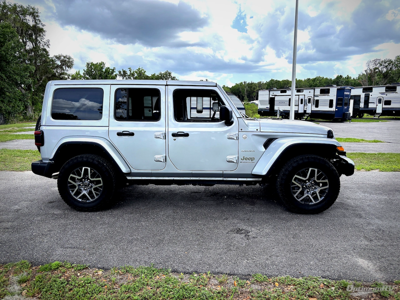 2024 Jeep Wrangler Sahara Photo 2