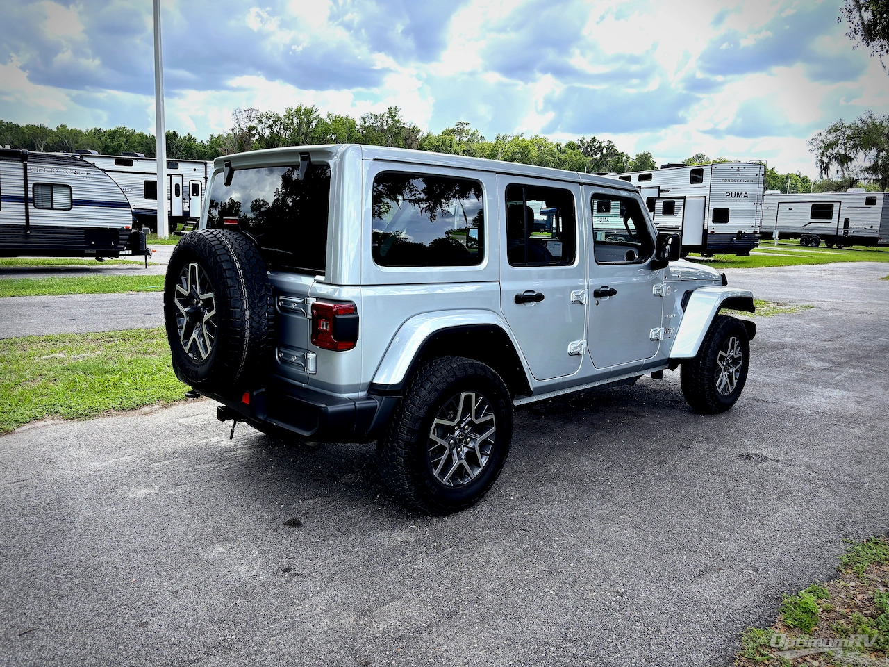 2024 Jeep Wrangler Sahara Photo 3