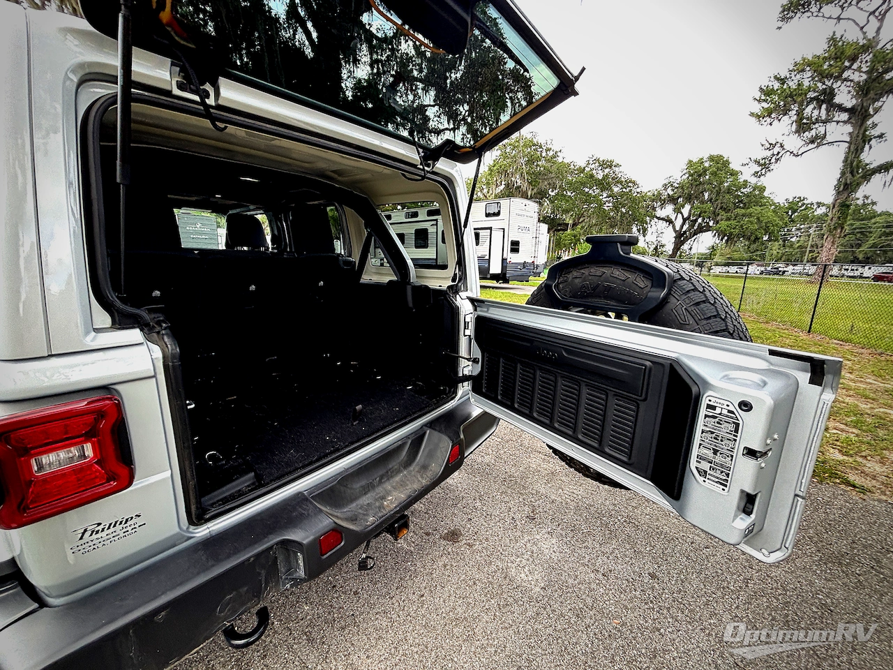 2024 Jeep Wrangler Sahara Photo 13