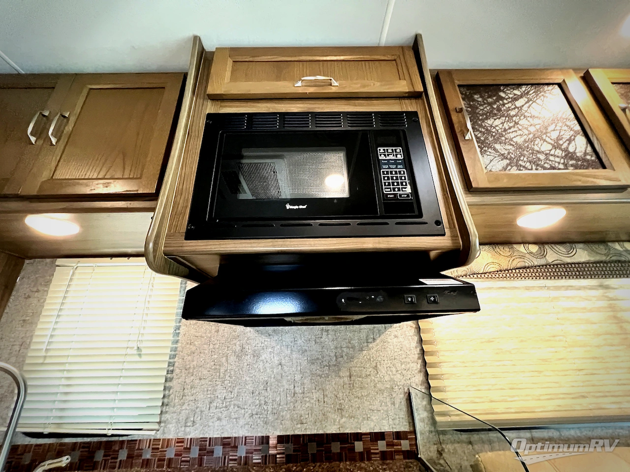 2018 Coachmen Freelander 26RS Ford 350 Photo 11