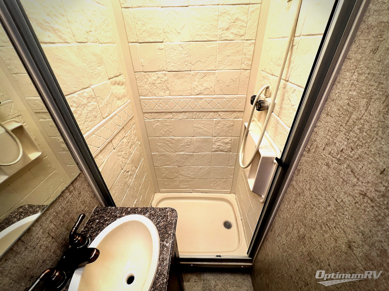 2018 Coachmen Freelander 26RS Ford 350 Photo 22