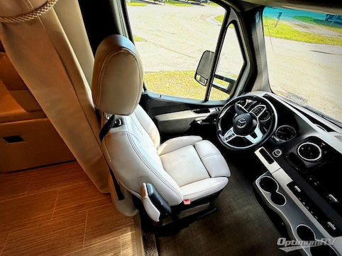 2021 Thor Tiburon Sprinter 24RW RV Photo 2