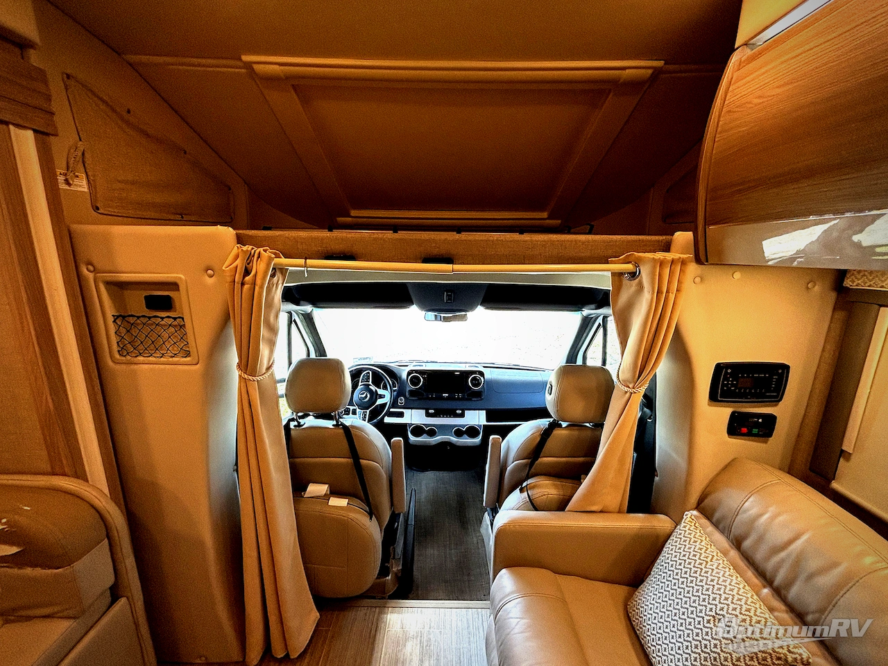 2021 Thor Tiburon Sprinter 24RW Photo 10