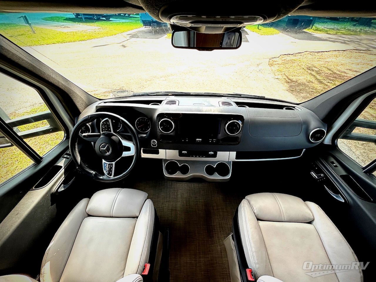 2021 Thor Tiburon Sprinter 24RW Photo 8