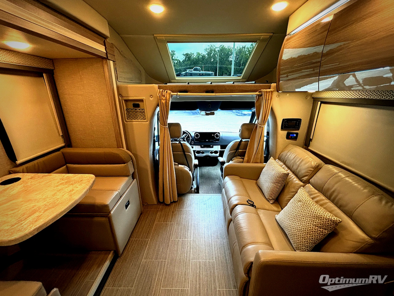 2021 Thor Tiburon Sprinter 24RW Photo 5