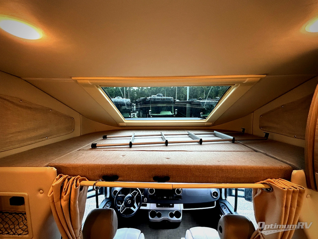 2021 Thor Tiburon Sprinter 24RW Photo 11