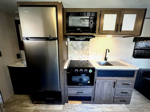 2022 Prime Time Avenger 26BK RV Photo 2